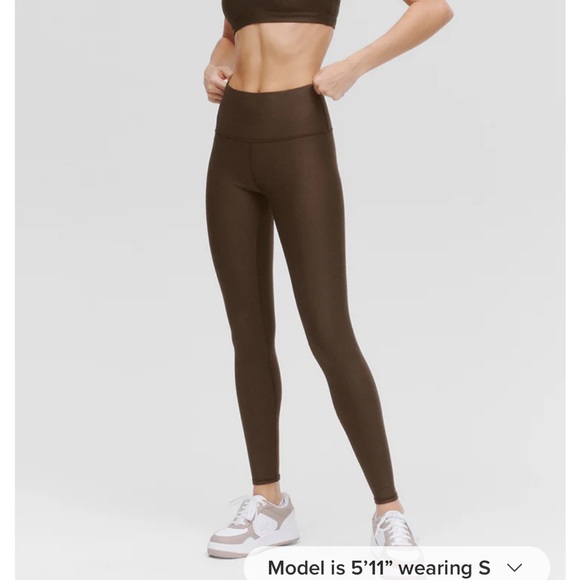 Matching Alo Set (Airlift Advantage Racerback Bra + High Waist Airlift Legging) - Picture 6 of 7